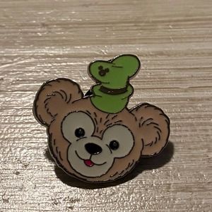 Disney parks Duffy bear goofy hat pin hidden mickey